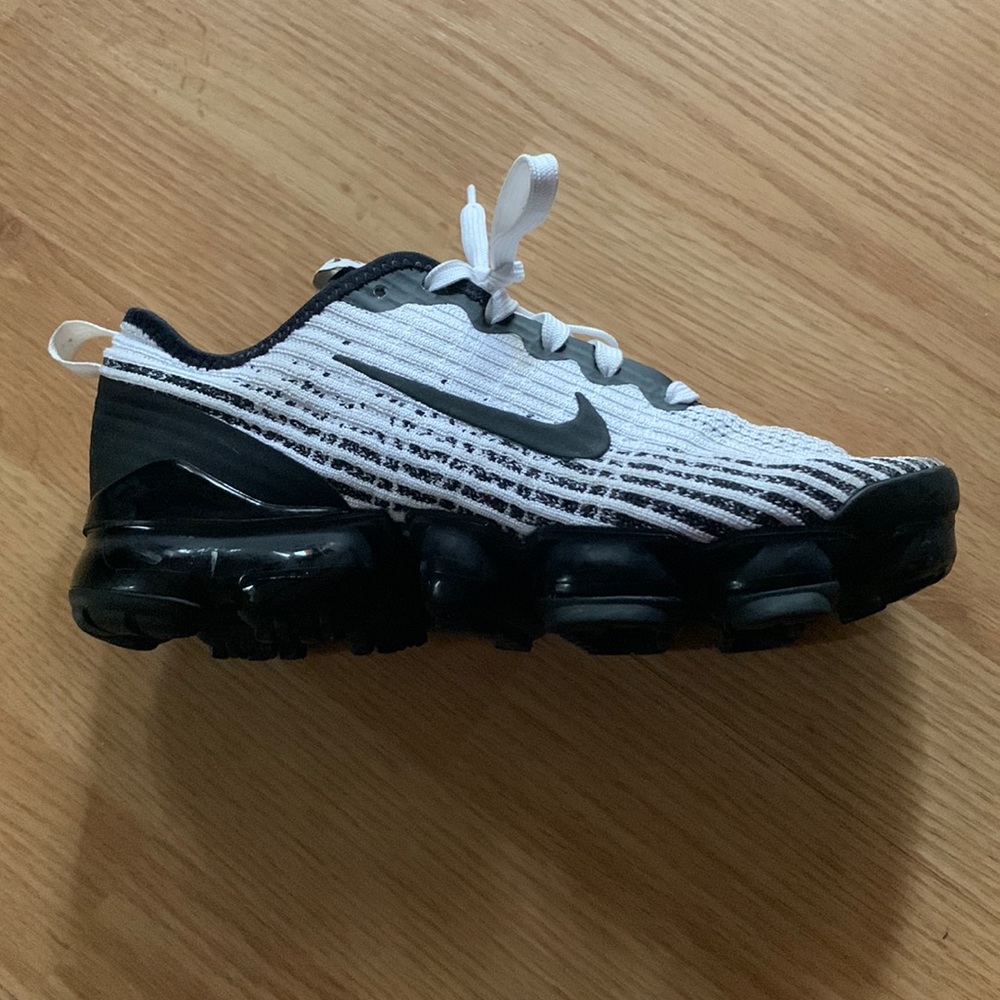 Black and White Vapor Max